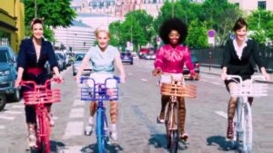 Les Parisiennes dévoilent le clip de "Il fait trop beau pour travailler"